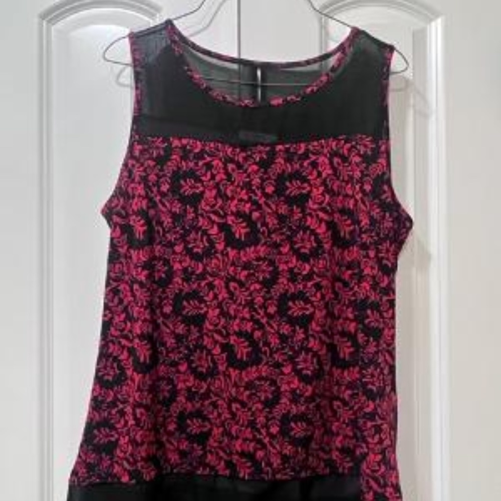 Roz & Ali red and black sheer sleeveless blouse Dress Barn